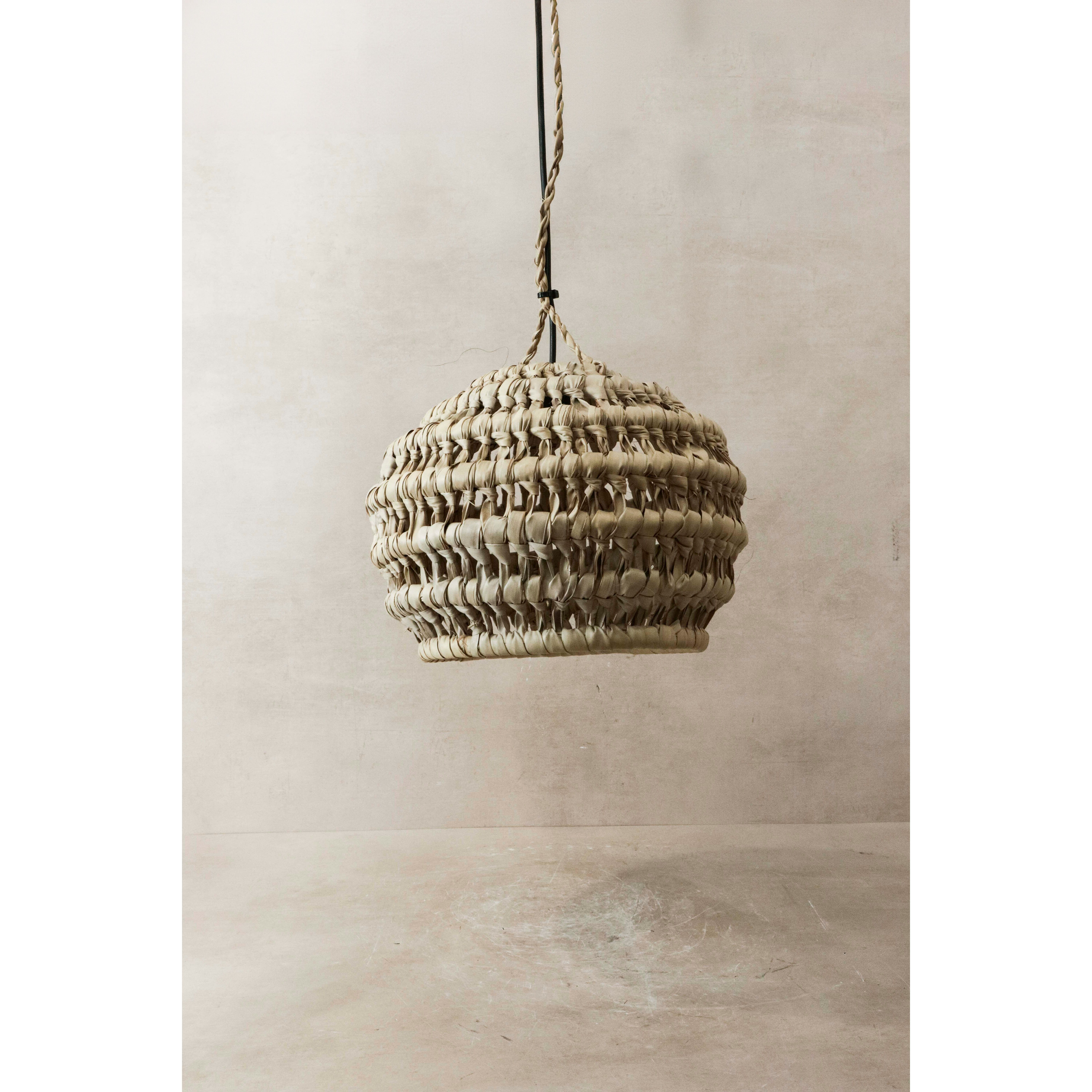 Abat-jour fait main en feuille de palmier, Mozambique - 12.1