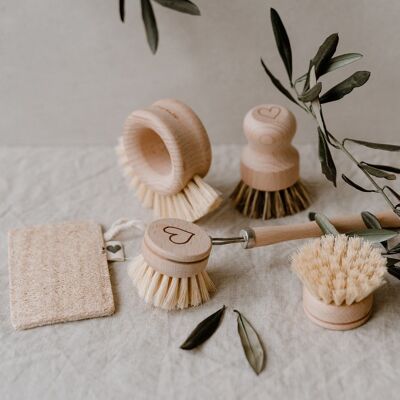 WOODEN DISH BRUSHES IN A SET OF 6
