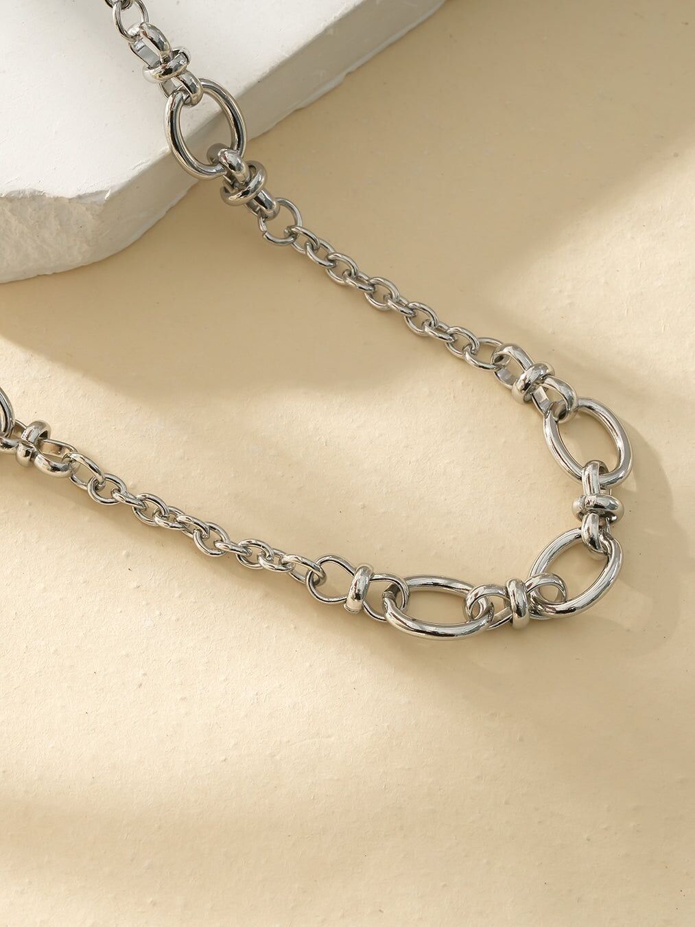 Collana In Argento Con Grandi Maglie E Nodi