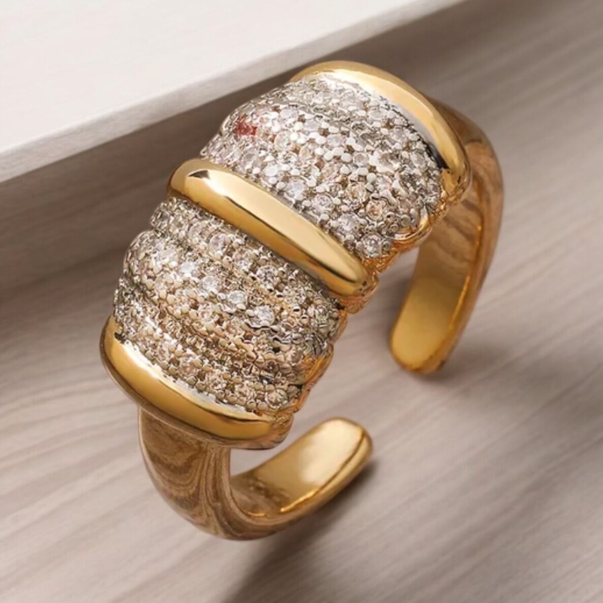 Ring Leandra gold plated with zircons