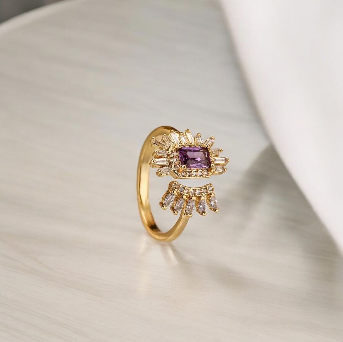 Ring Violet gold plated with zircons