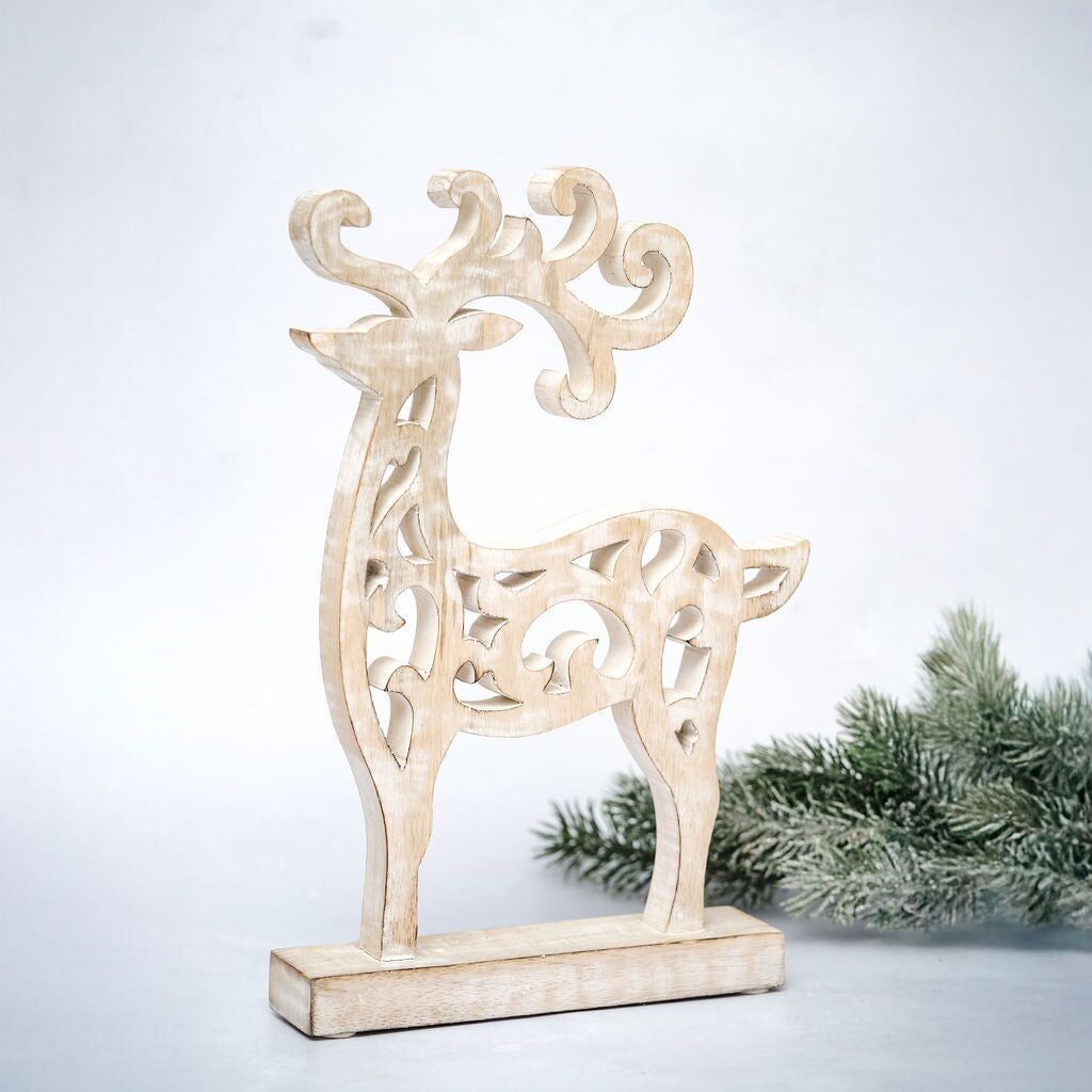Renne découpé et détaillé en bois blanchi à la chaux autoportant boréal