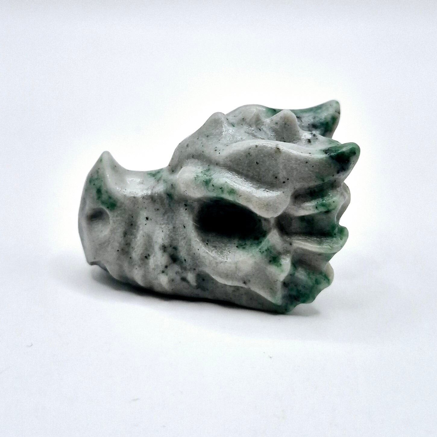 Drachenschädel aus Edelstein (4 cm) - Malachit in Quarz Drachenschädel