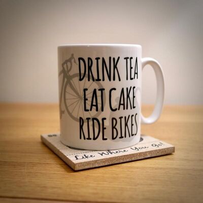 TAZA BEBIDA TÉ COMER PASTEL PASEO EN BICICLETAS