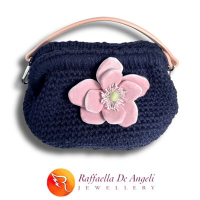 Pochette en laine bleue 06
