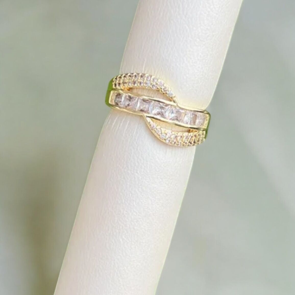 Anillo Aurora bañado en oro con circonitas