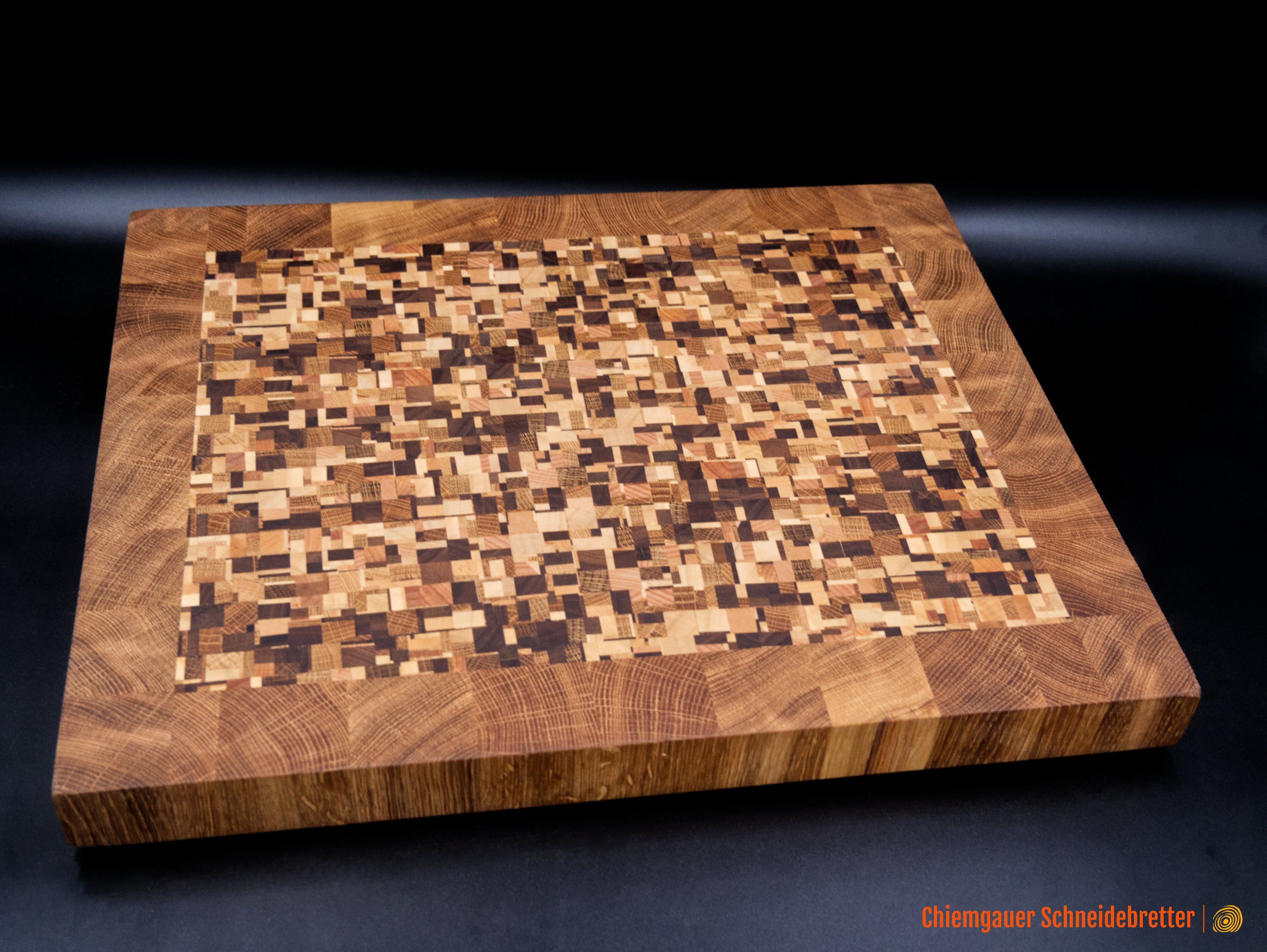 Tagliere caotico a grana fine fine con bordo in rovere