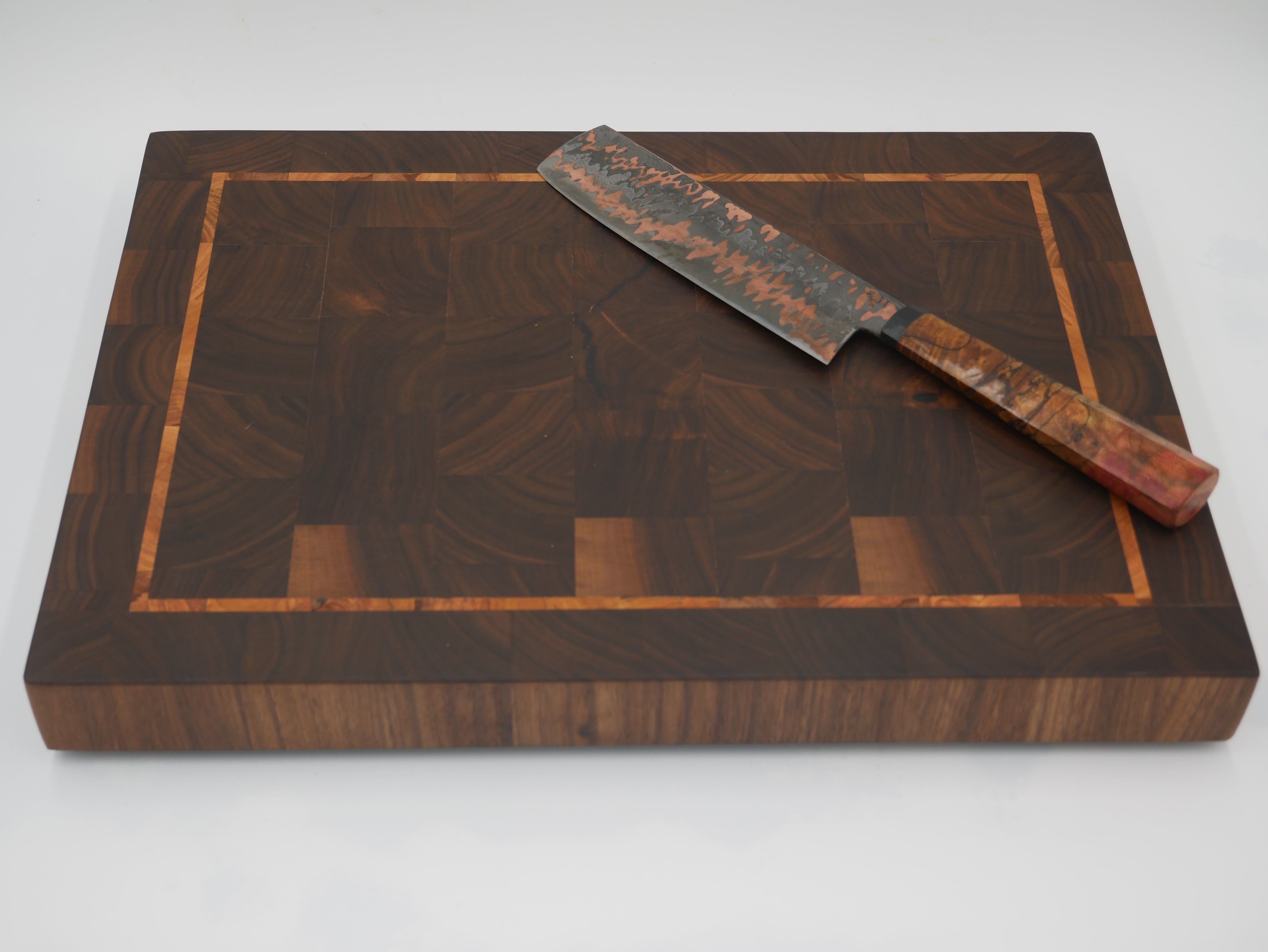 Tagliere con cornice a vena fine in ciliegio noce