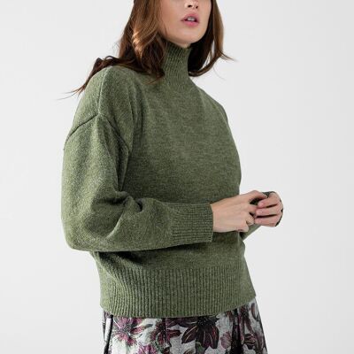 Suéter de punto grueso en color verde con cuello alto