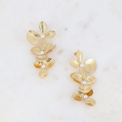 Boucles pendantes - 3 fleurs texturées et perles de résine blanche