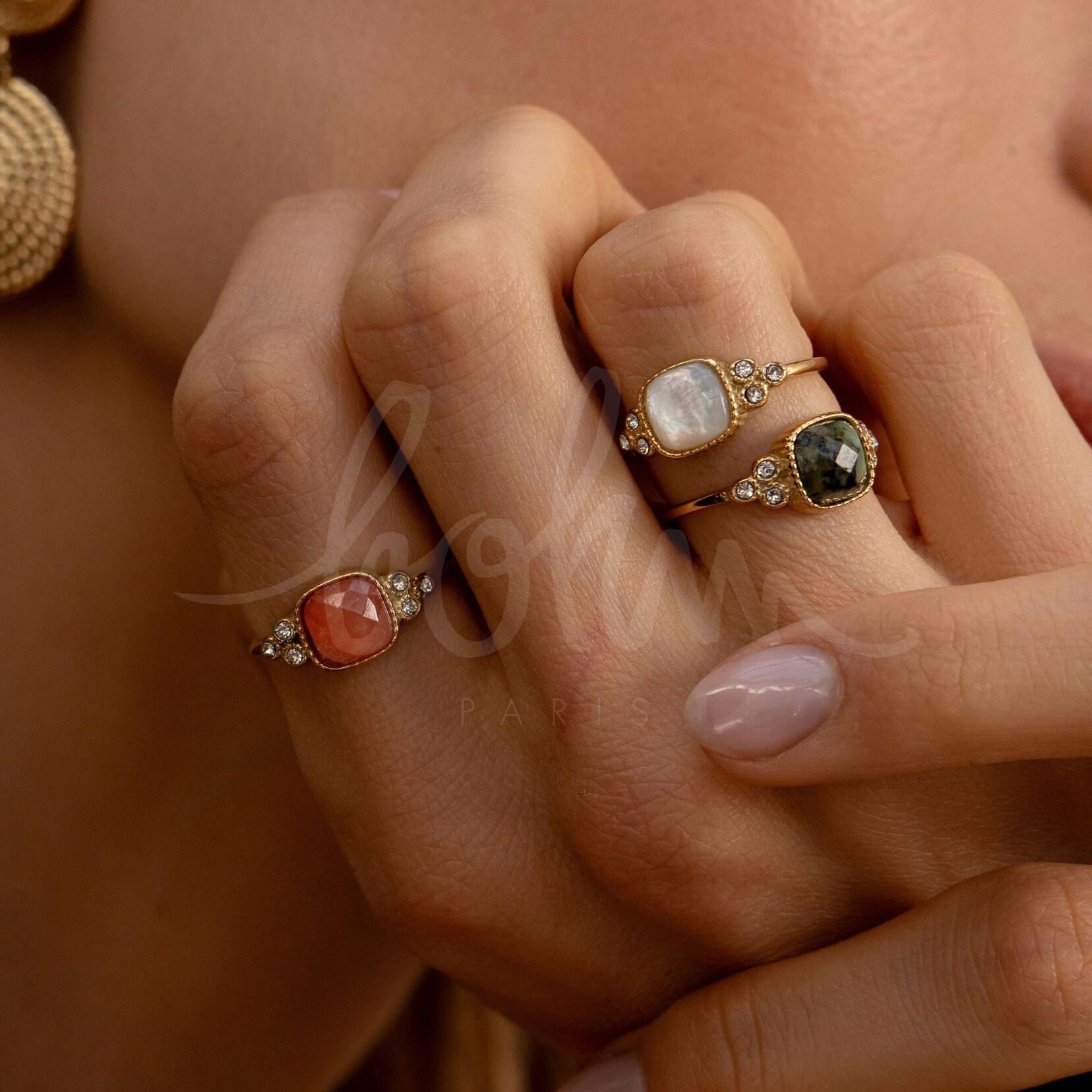 Anello fine Maréa - pietra naturale quadrata e ossidi di zirconio