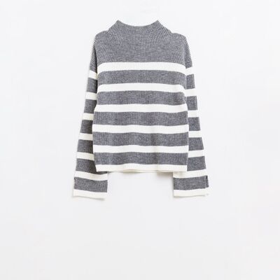 Jersey de punto acanalado en color gris con rayas color crema