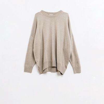 Maglione largo in maglia fine beige con scollo rotondo