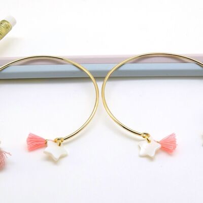 Golden mother-of-pearl bangle bracelet and pompoms