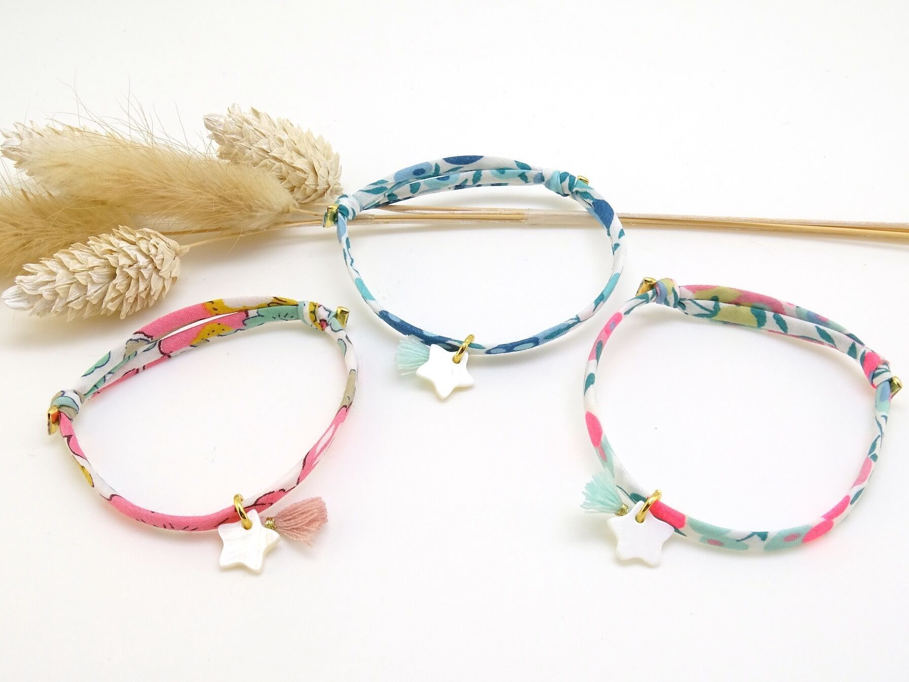 Mother-of-pearl star bracelet