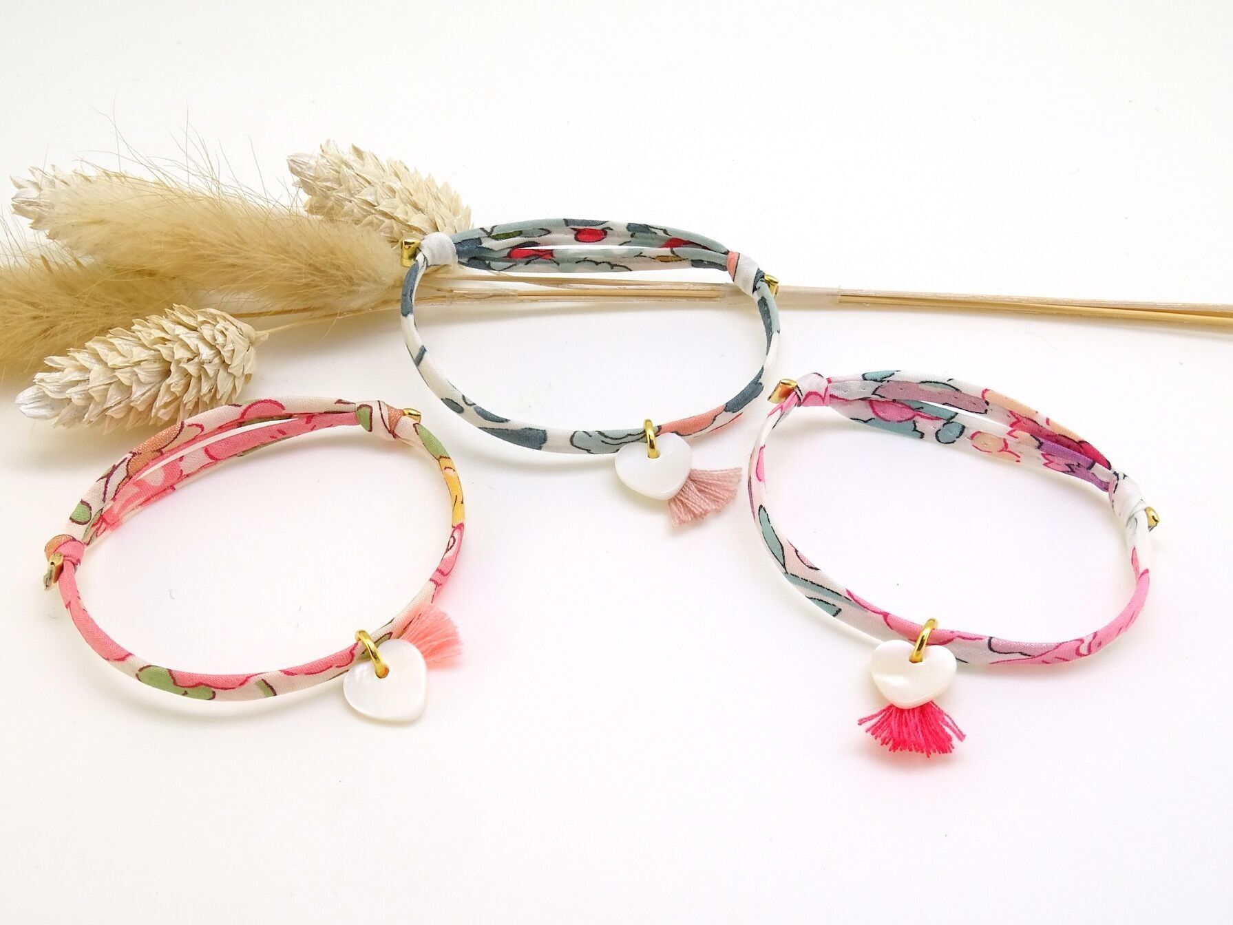 Mother-of-pearl heart bracelet