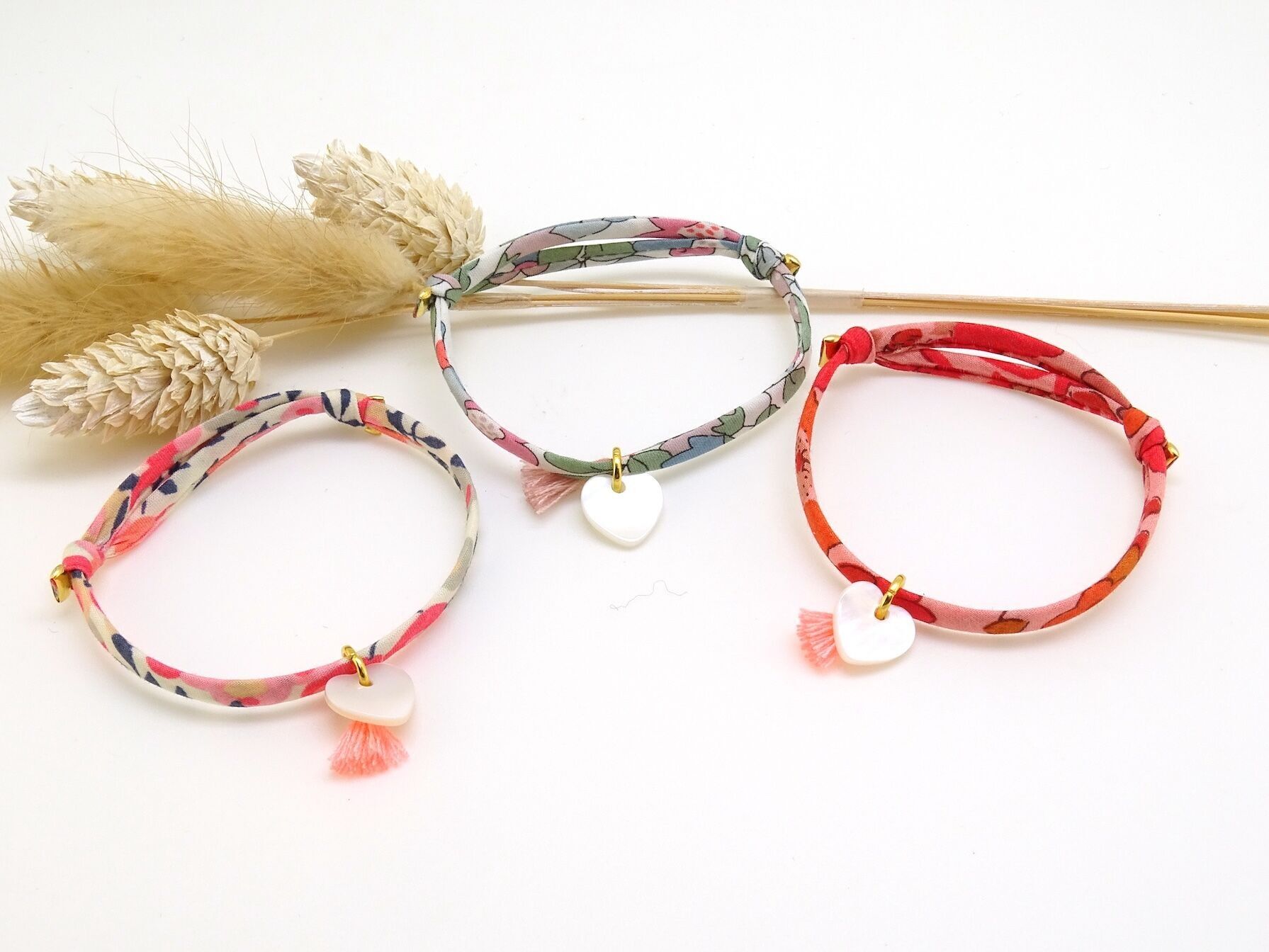 Mother-of-pearl heart bracelet