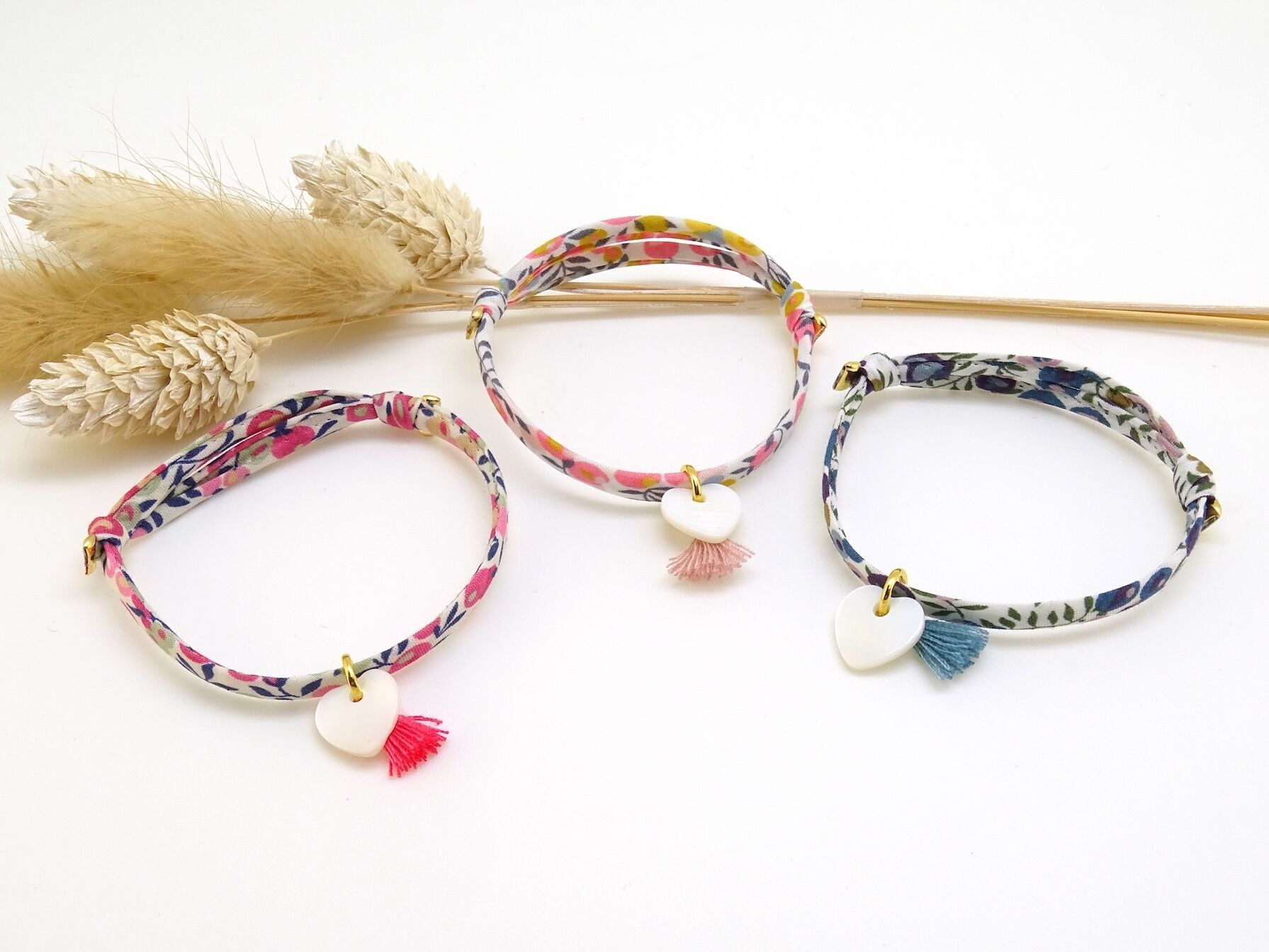 Mother-of-pearl heart bracelet