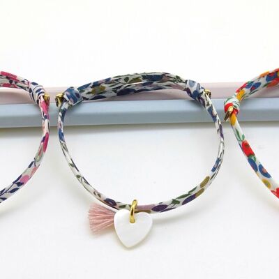 Mother-of-pearl heart bracelet