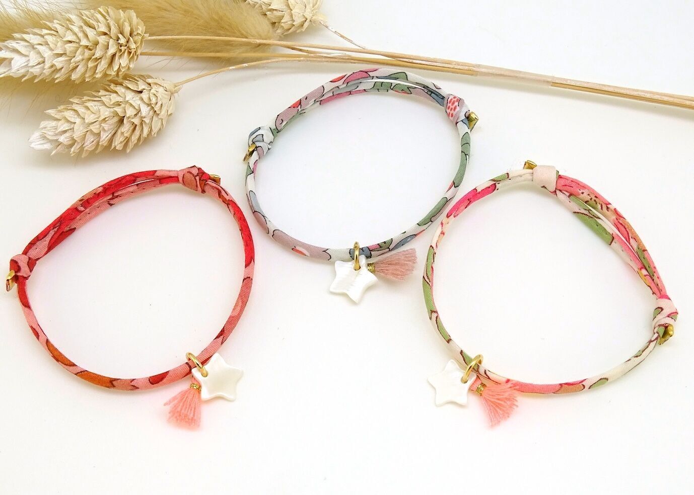 Mother-of-pearl star bracelet