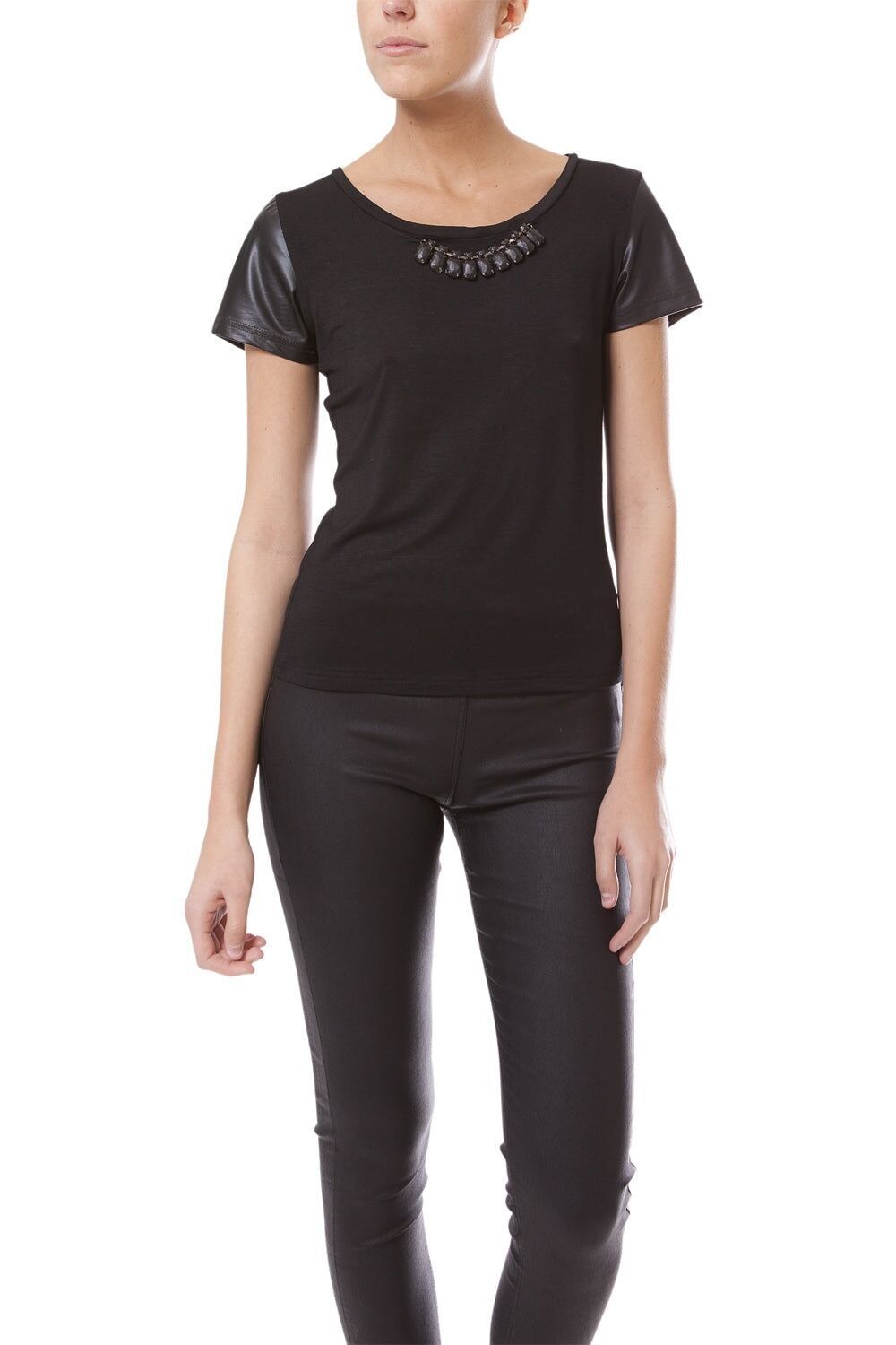 Dettaglio collana abbinata t-shirt