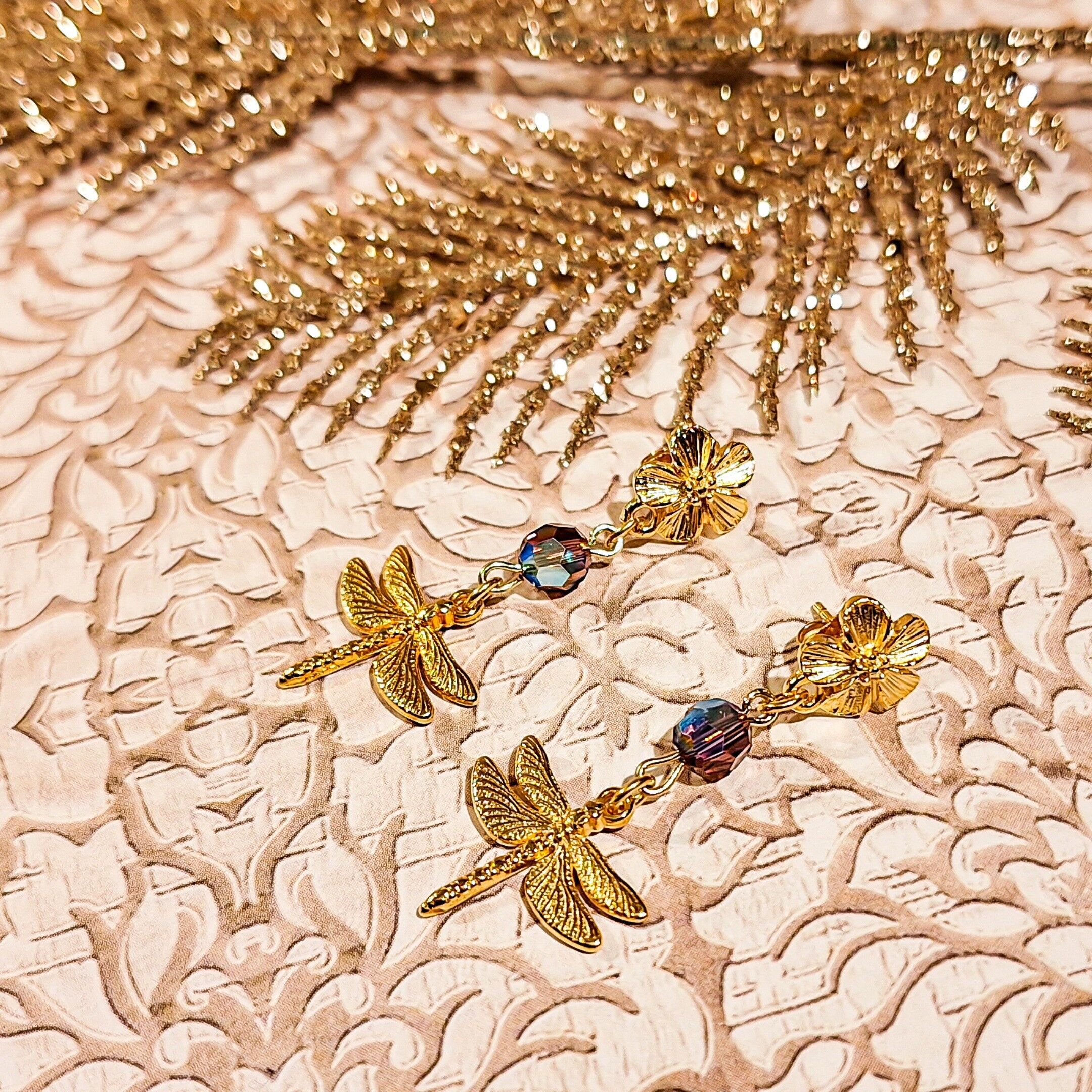 Orecchini a forma di libellula con perle Swarovski e fiori, regalo per la festa della mamma, regalo di Natale per la mamma, insegnante