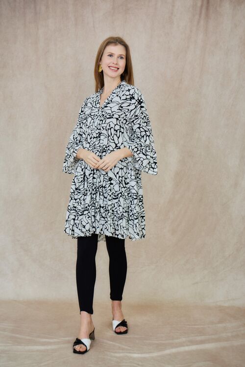 Robe mi-longue à imprimé fleuri, coupe ample et évasée