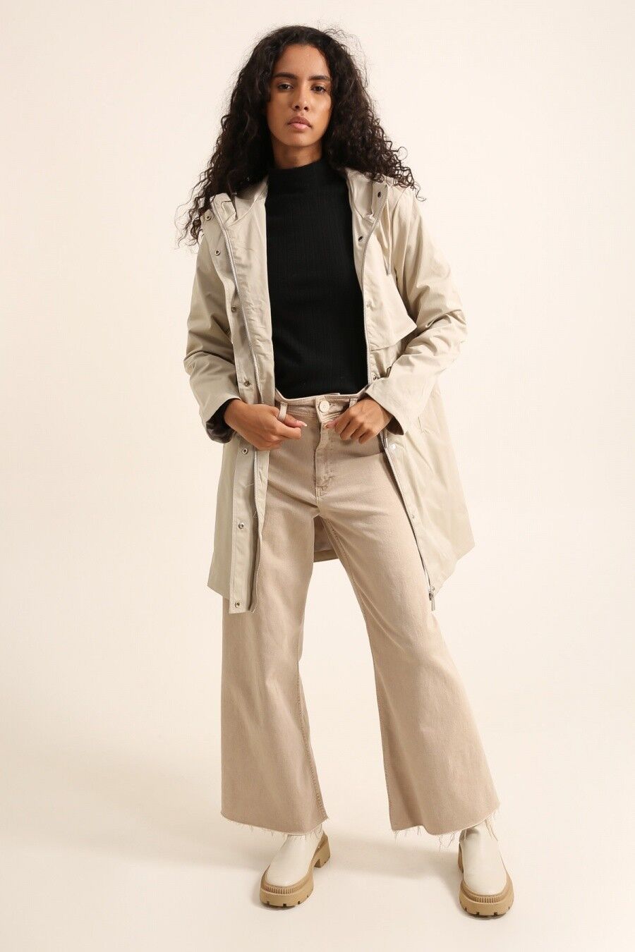 Giacca lunga e leggera con cappuccio e coulisse