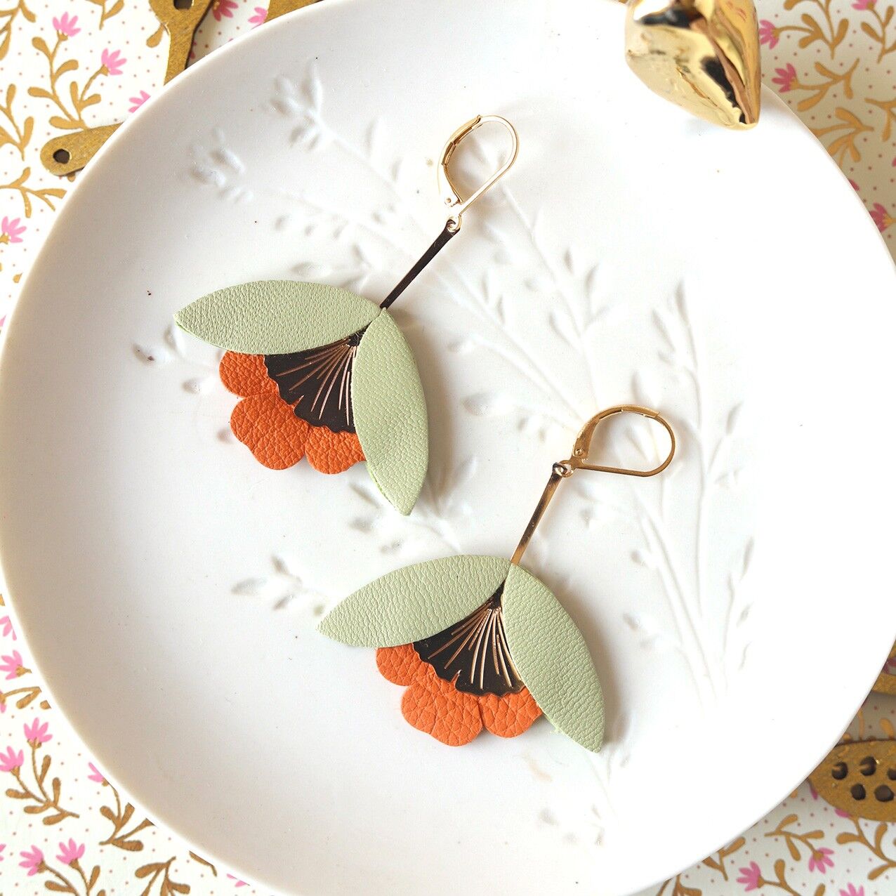 Boucles d'oreilles Fleur de Ginkgo - cuir vert pistache et orange