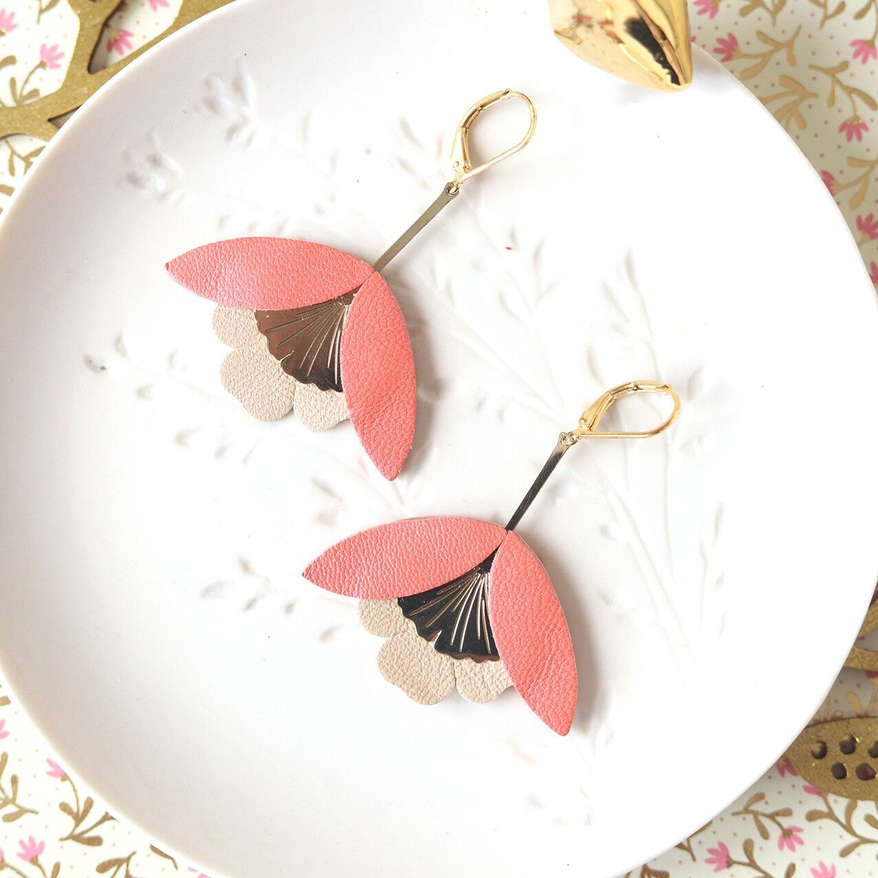 Orecchini Ginkgo Flower - pelle rosa perlato e beige