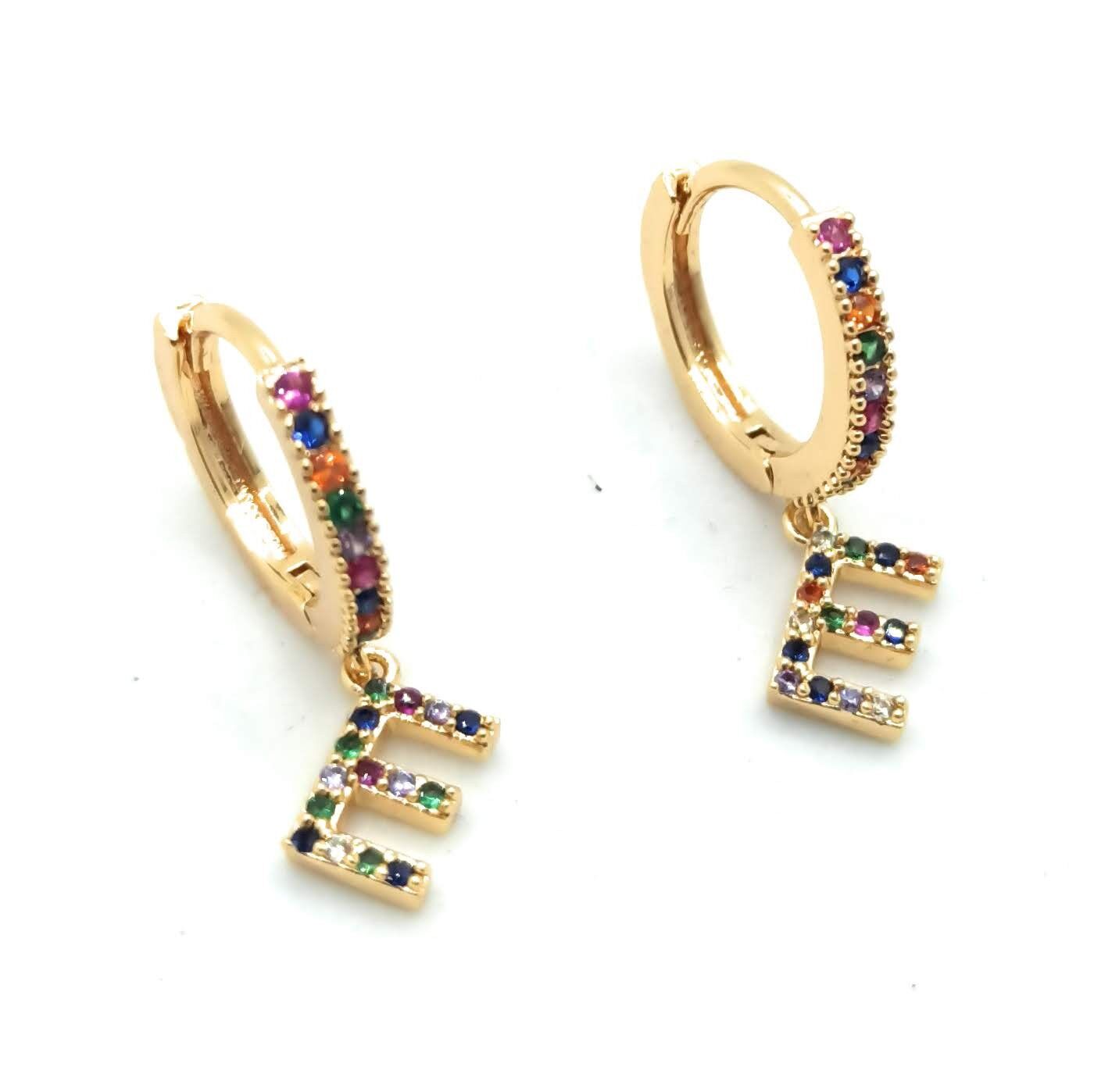 Orecchini a cerchio pendenti con lettera iniziale E