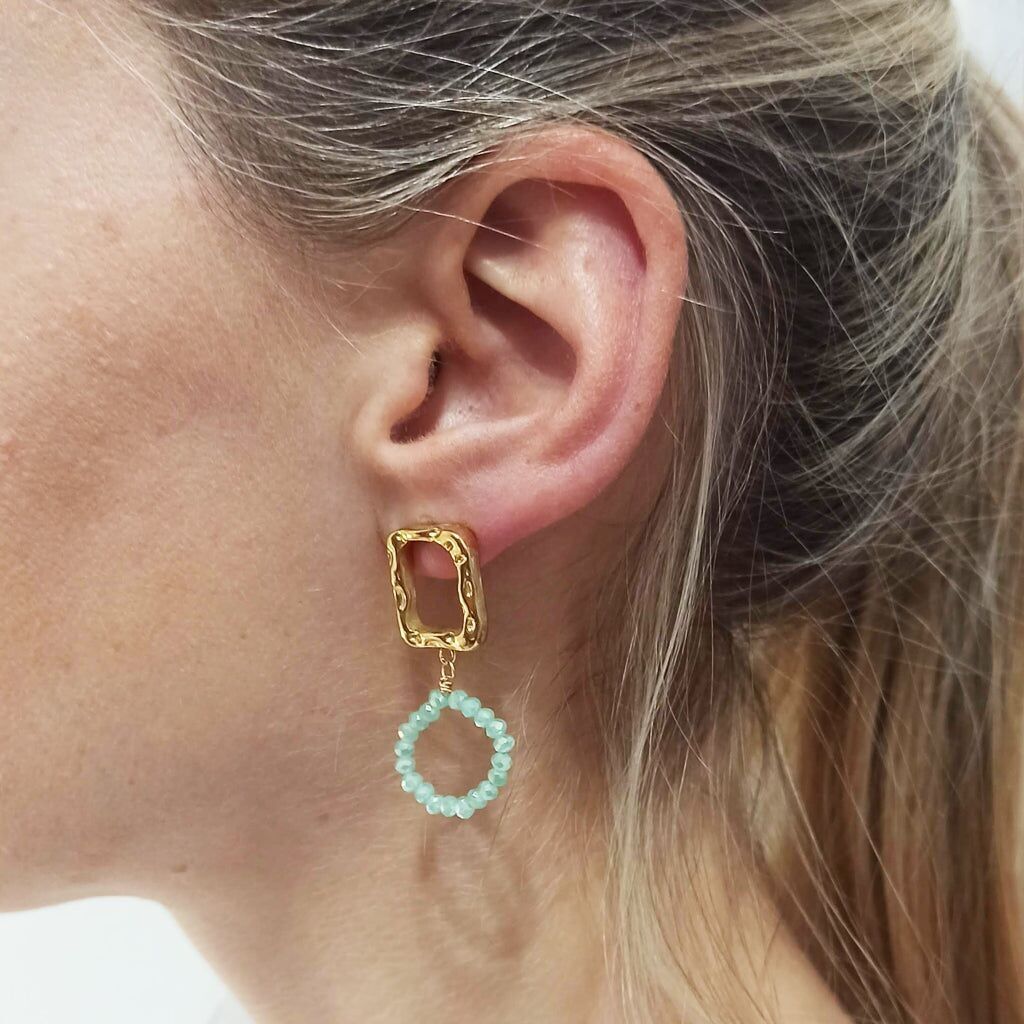 Orecchini dorati rettangolari · Pendente a cerchio verde acqua