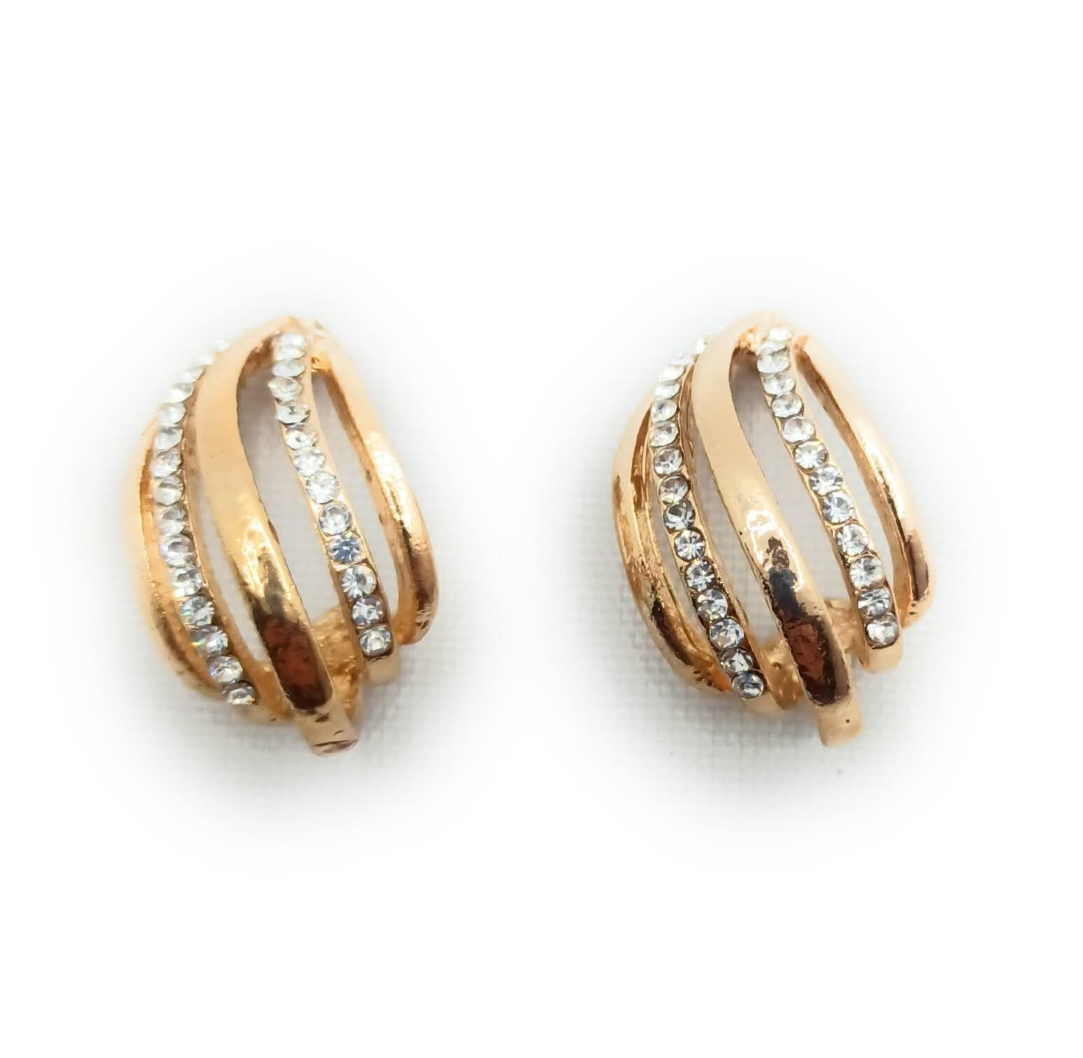 Orecchini a cerchio dorati · Oro con cristalli
