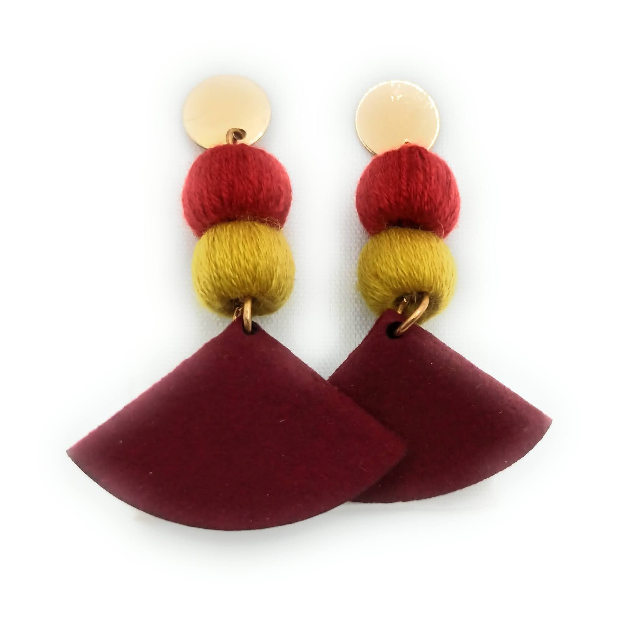 Orecchini lunghi e leggeri Pompon Rossi Gialli