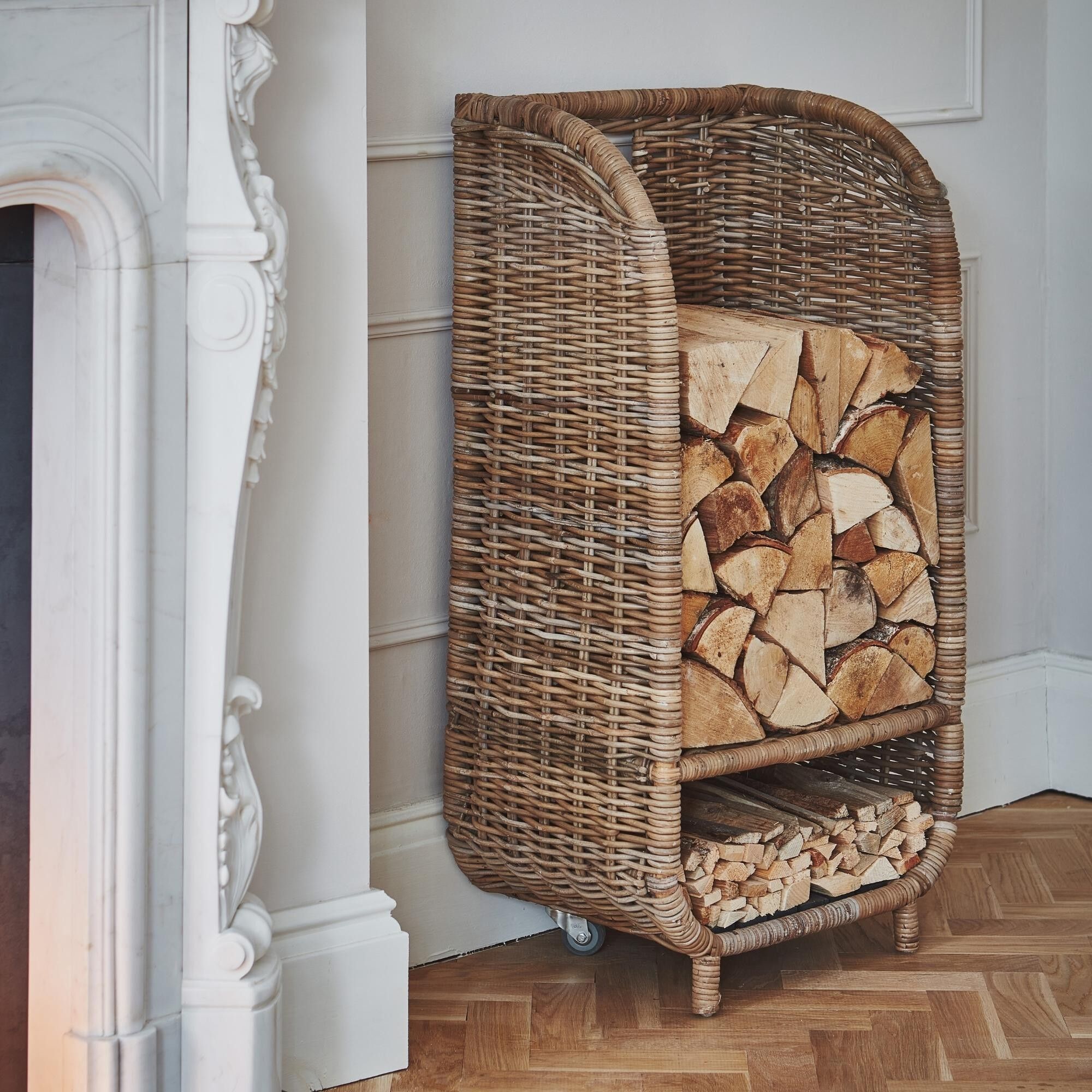Carrello porta tronchi in rattan naturale con ripiano per legna da ardere H100cm L52cm