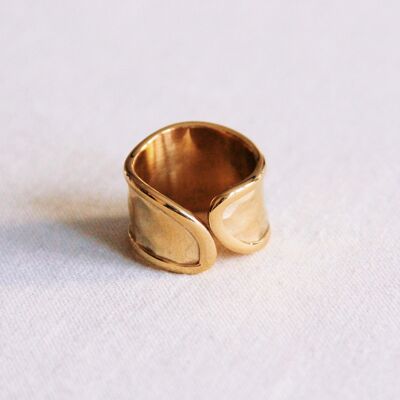Anillo abollado enorme