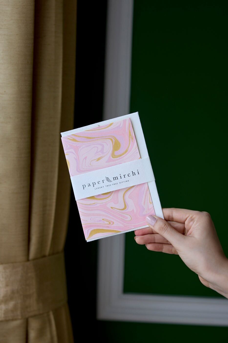 Tarjeta de felicitación hecha a mano con efecto mármol: malvavisco Free Spirit