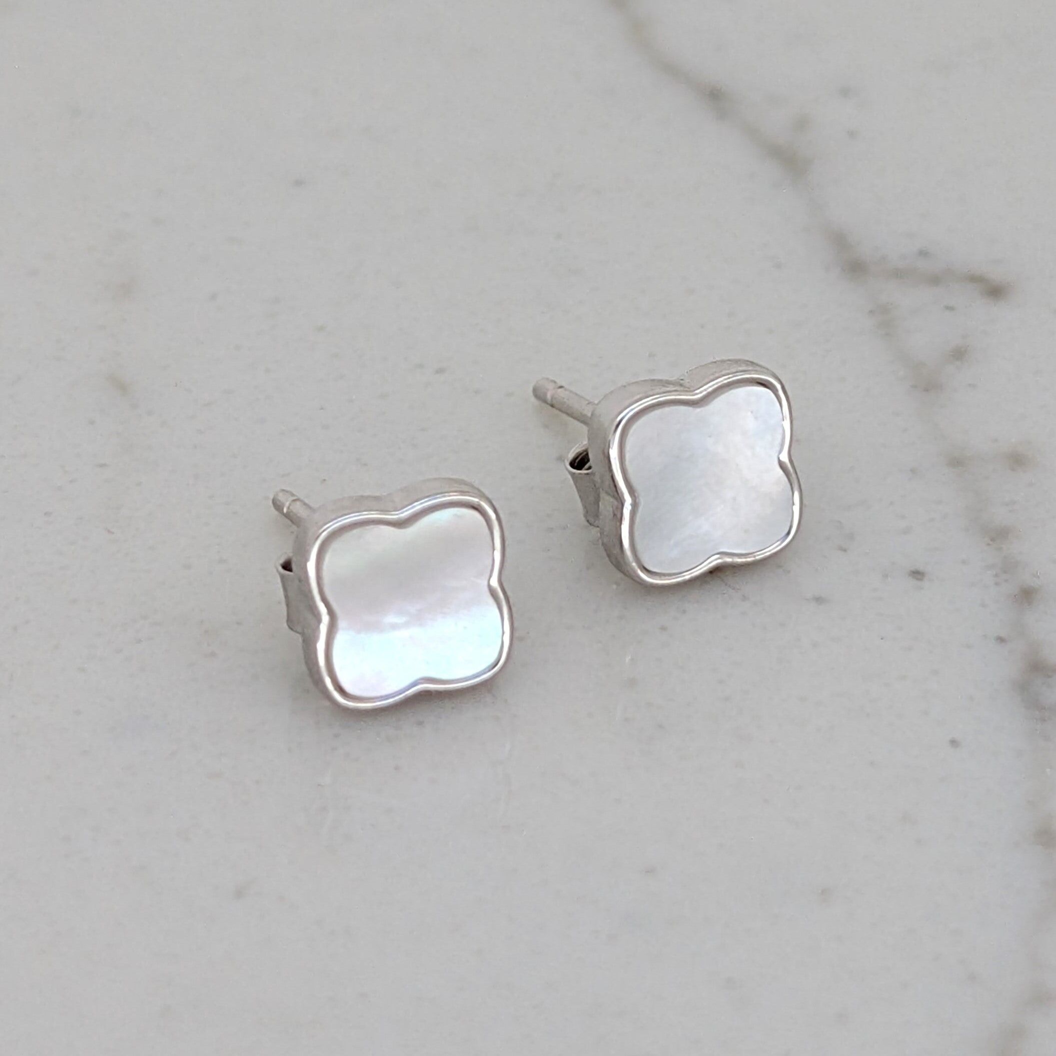 Orecchini a bottone in madreperla Lucky Clover