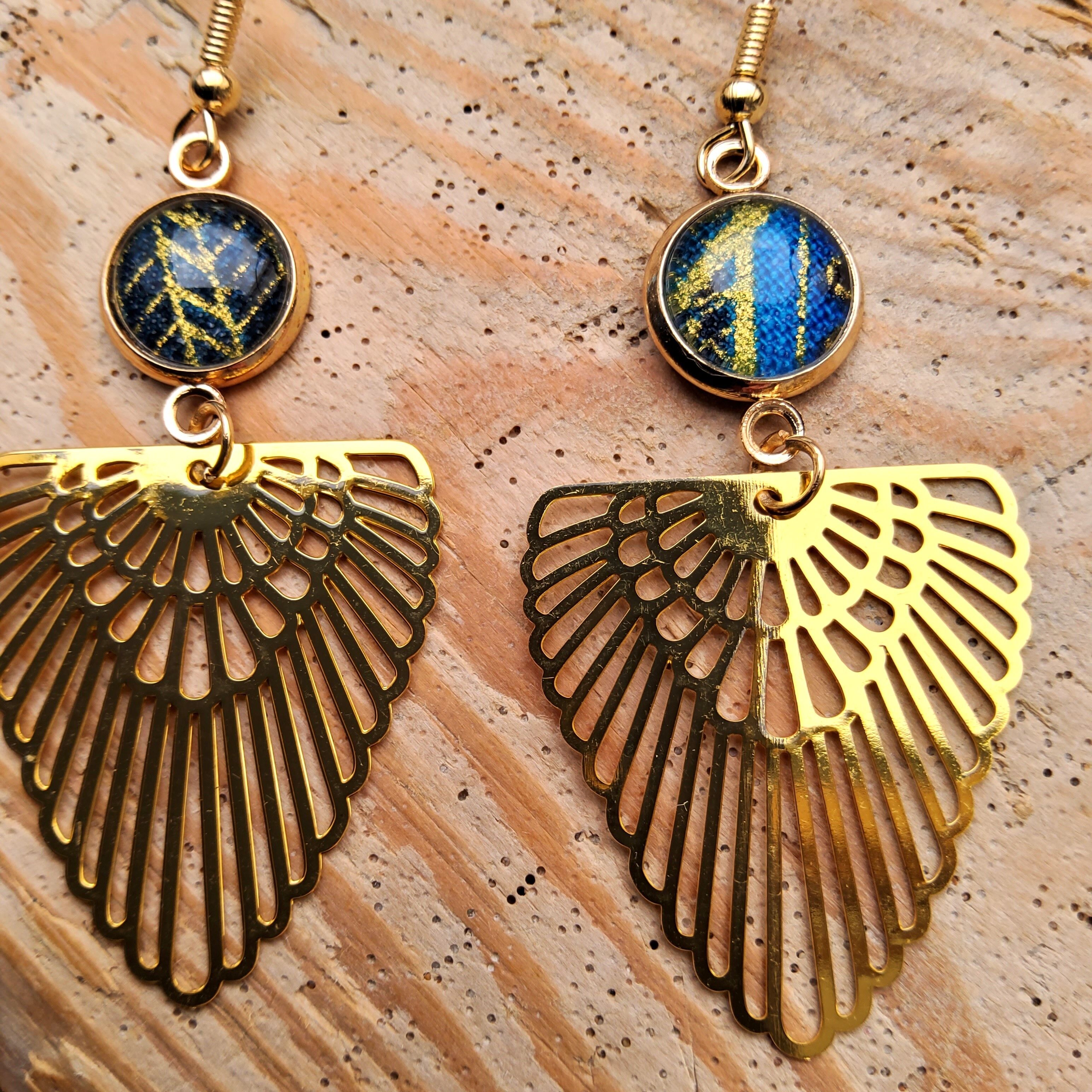 Boucles Cléo bleu, en tissu wax bleu nuit et or, métal doré "kc gold"