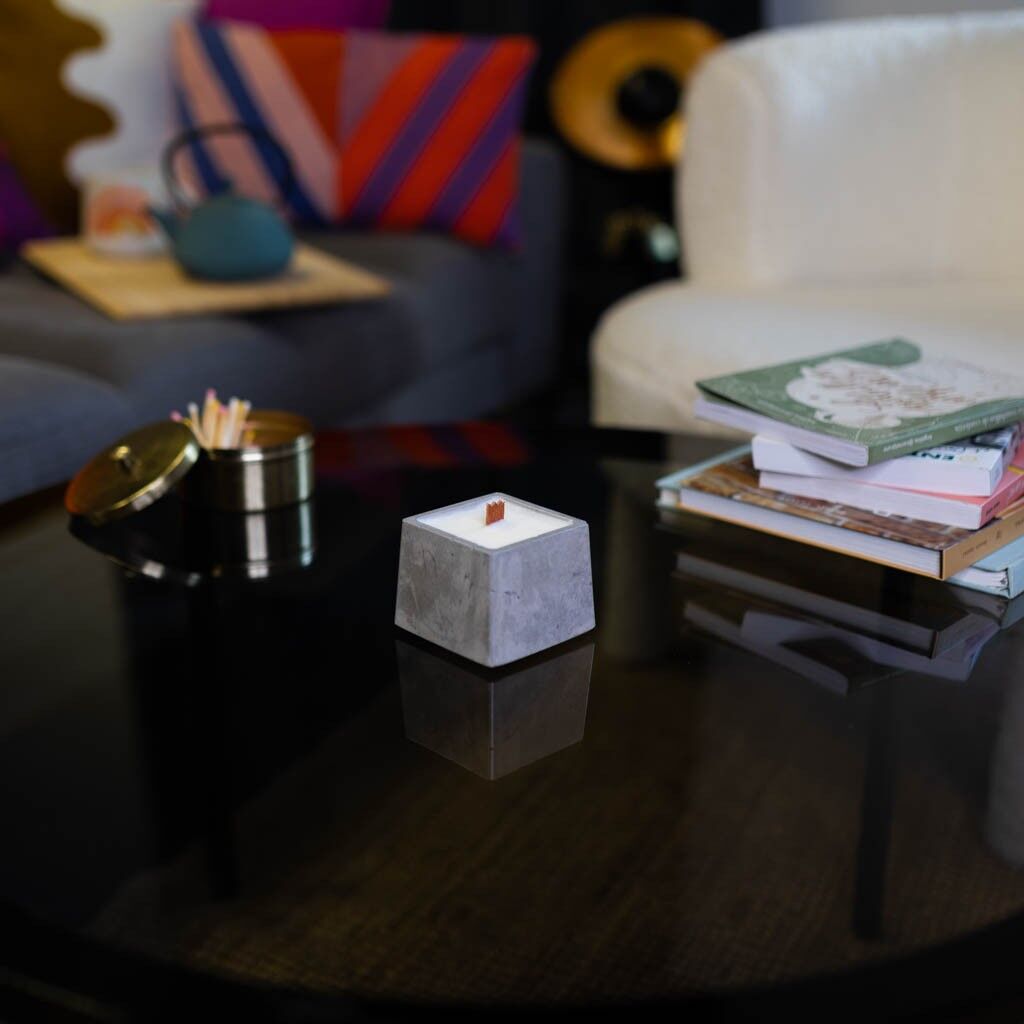 Vela perfumada en hormigón gris - Formato trapezoidal - Flor de algodón