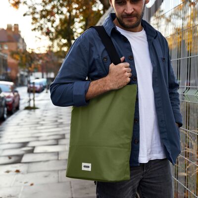 Bolsa térmica de 16 l, color oliva, fabricada con PET reciclado.