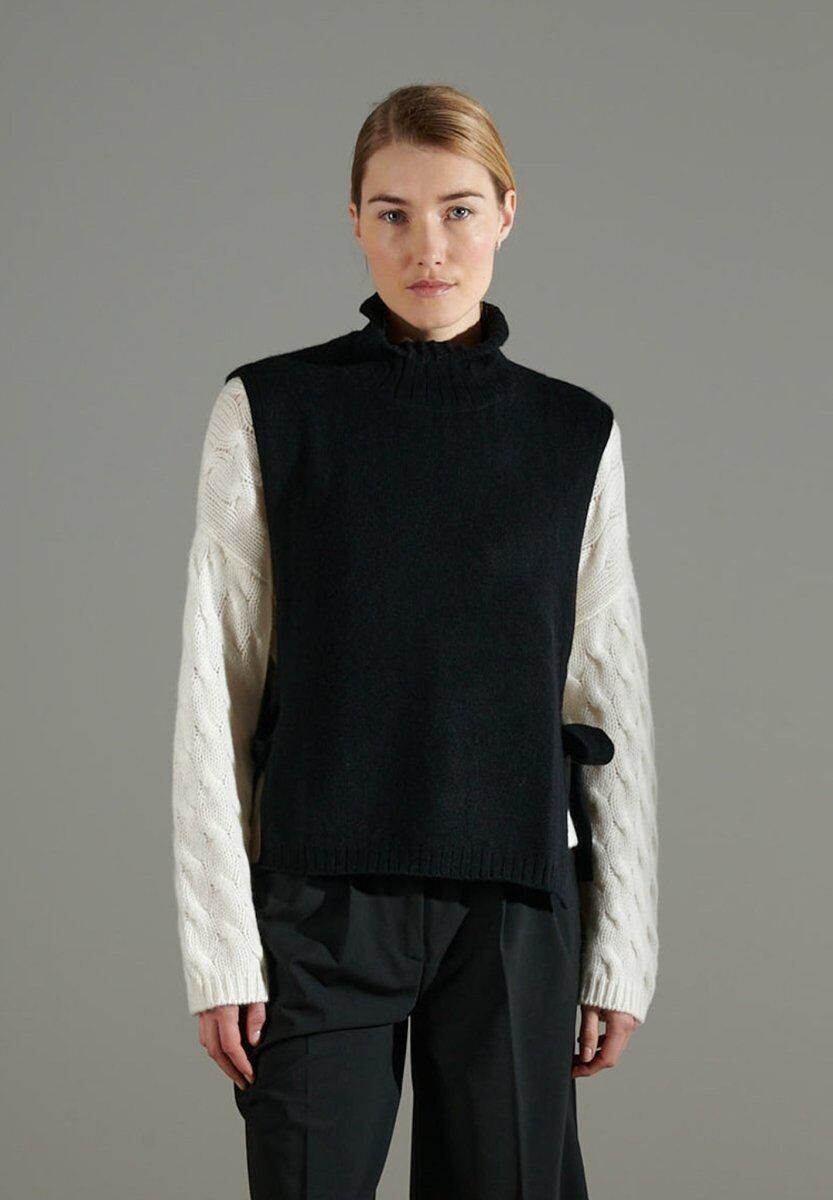 Schwarzer Damen-Cardigan aus 4-fädigem Kaschmir mit Stehkragen – NAMI 15