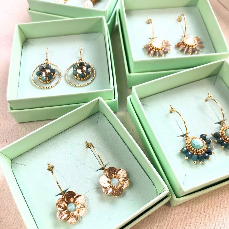 Il portagioie Colette si sta preparando