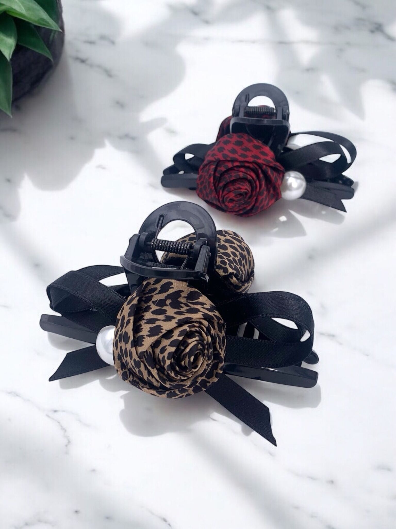 Haarspange mit Blumen und Perle ST10