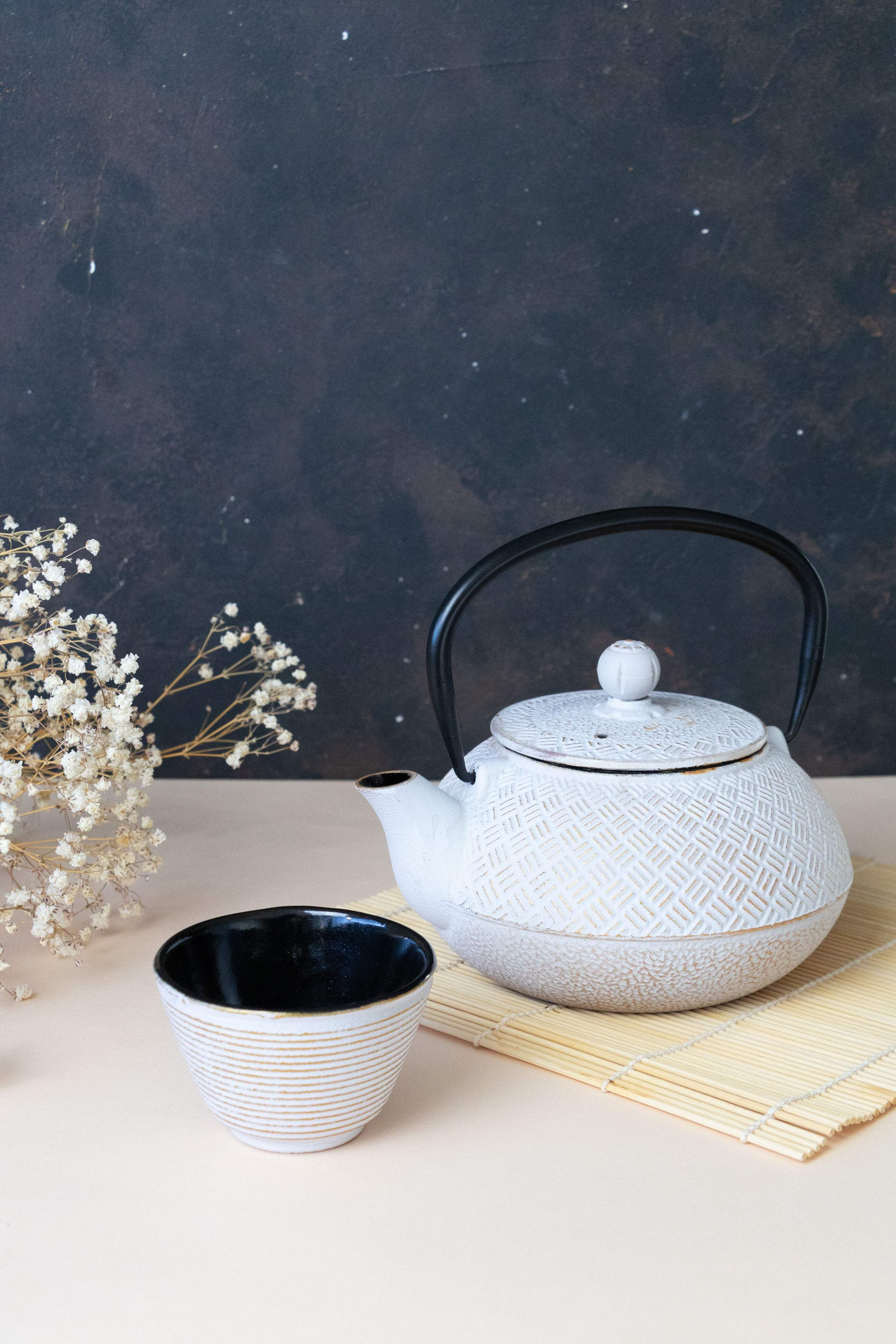 White and gold cast iron mug - Aromandise