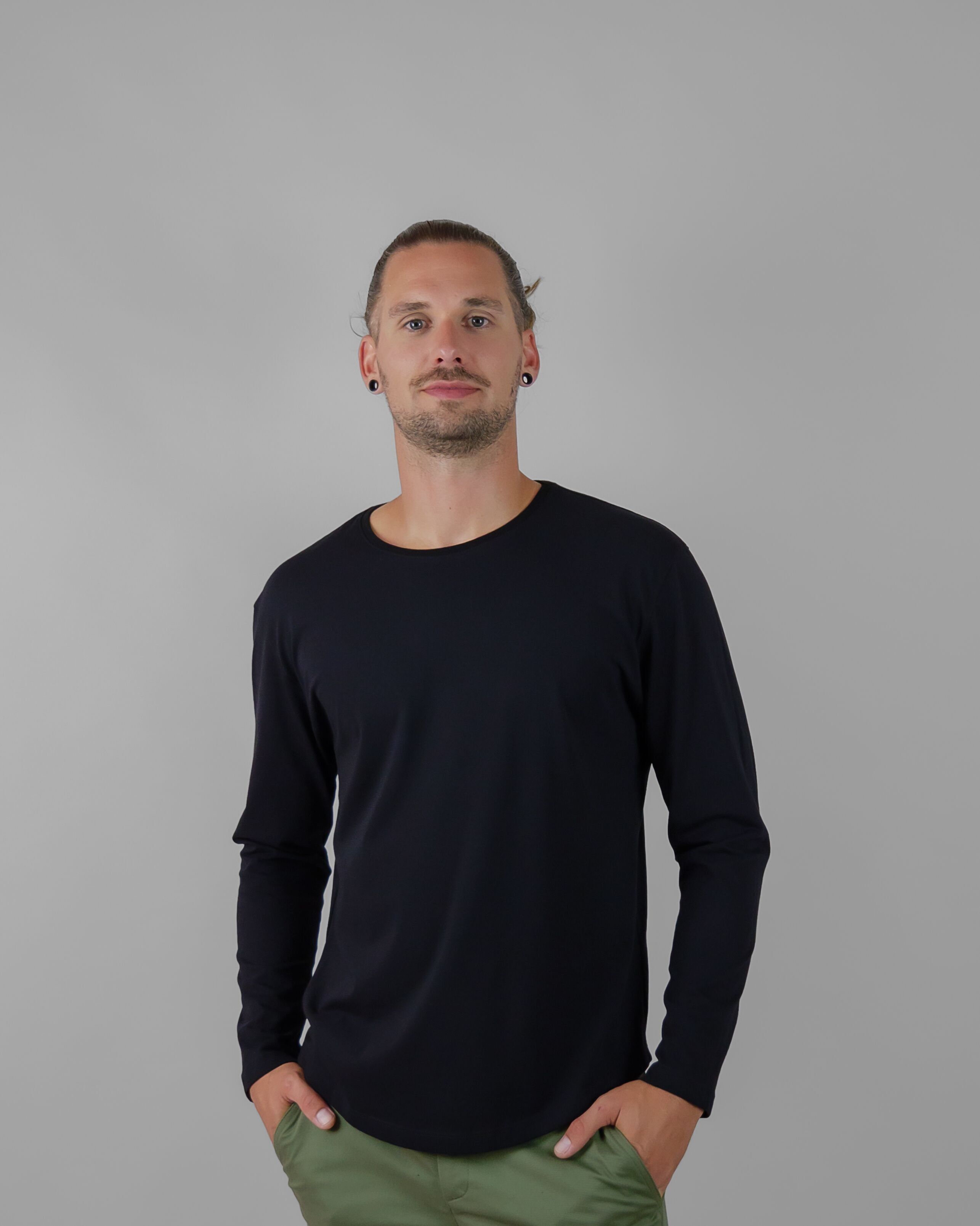 Ben Longsleeve – Classico, intramontabile e versatile in elegante nero