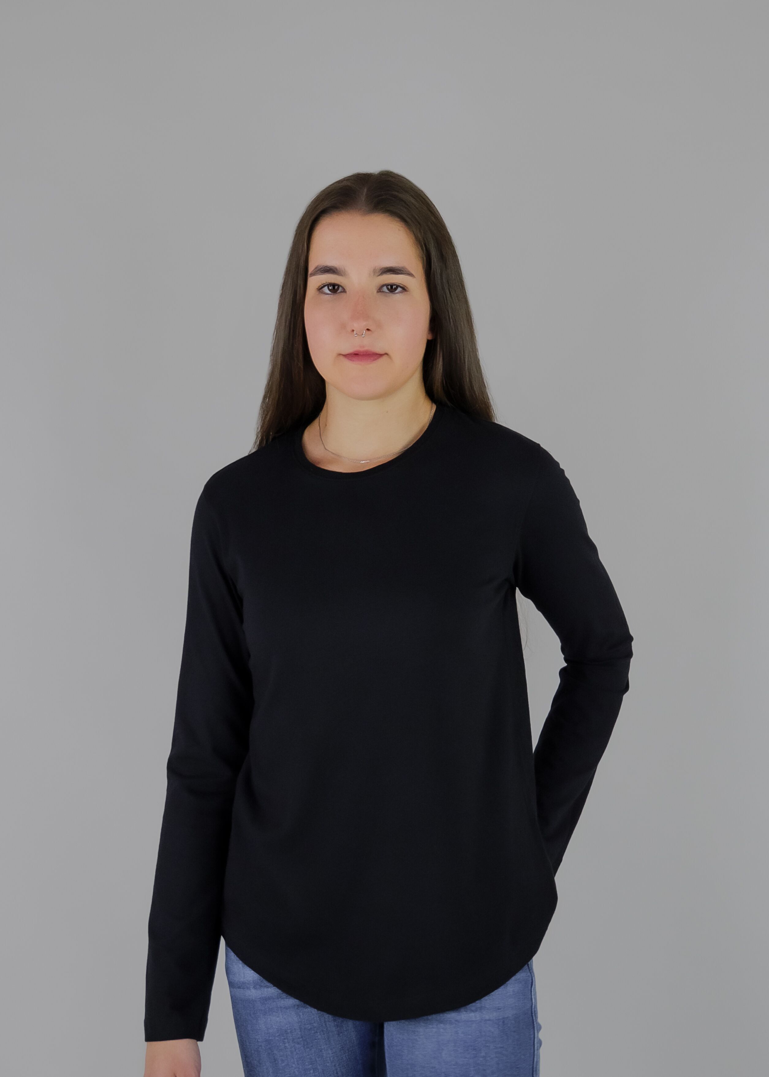 Camicia a maniche lunghe Alva: eleganza senza tempo in nero