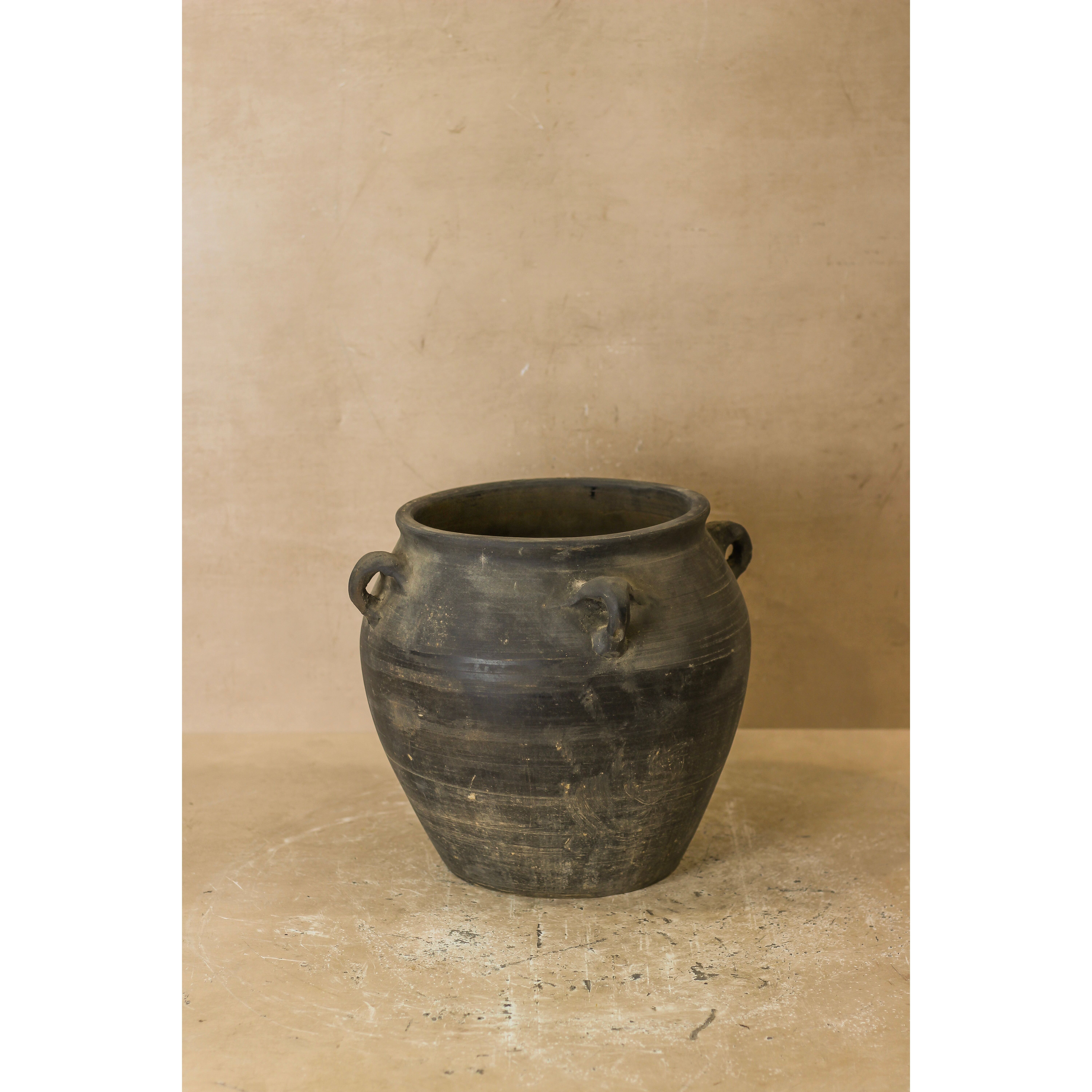 Vintage Dark pot with ears - E4.23