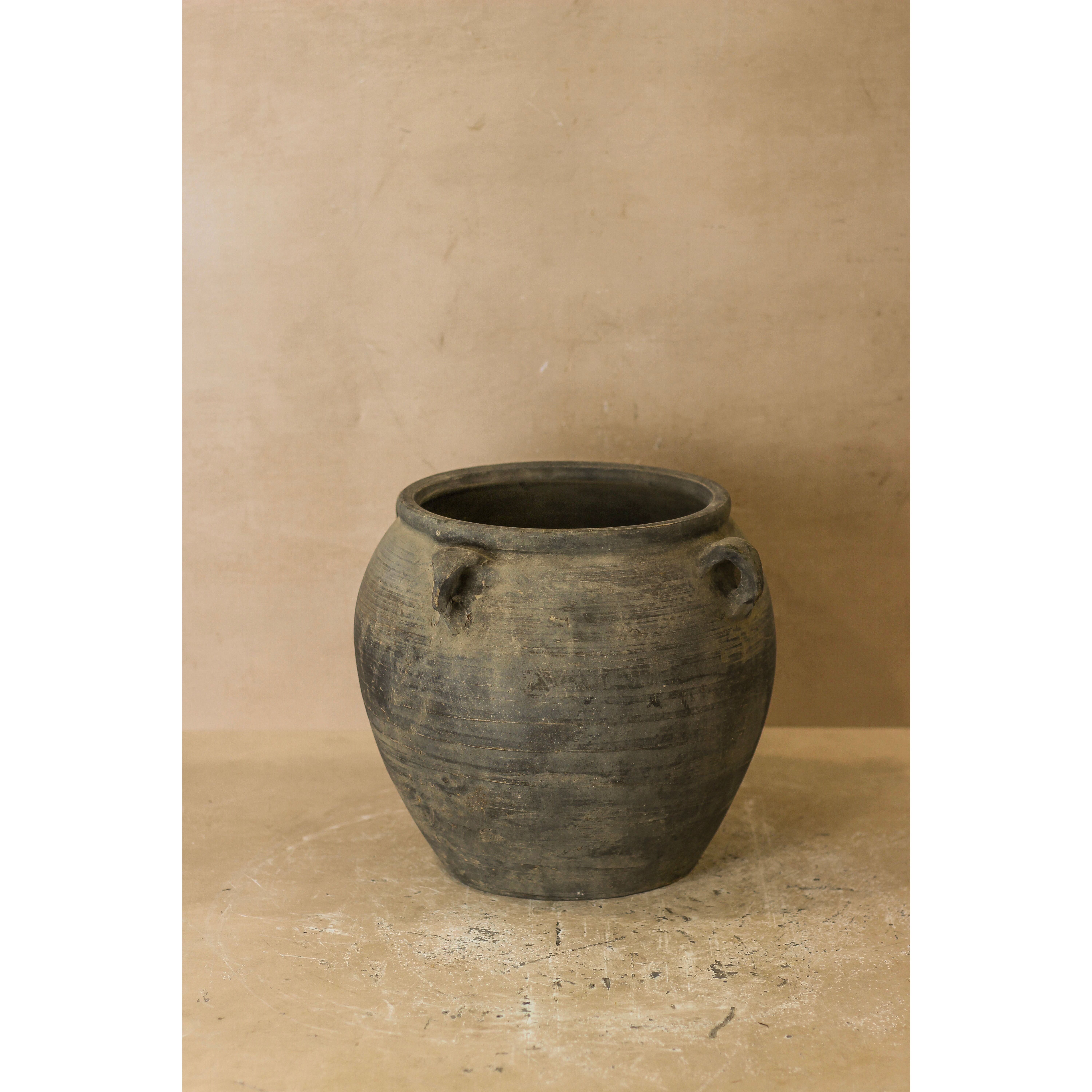 Vintage Dark pot with ears - E4.24