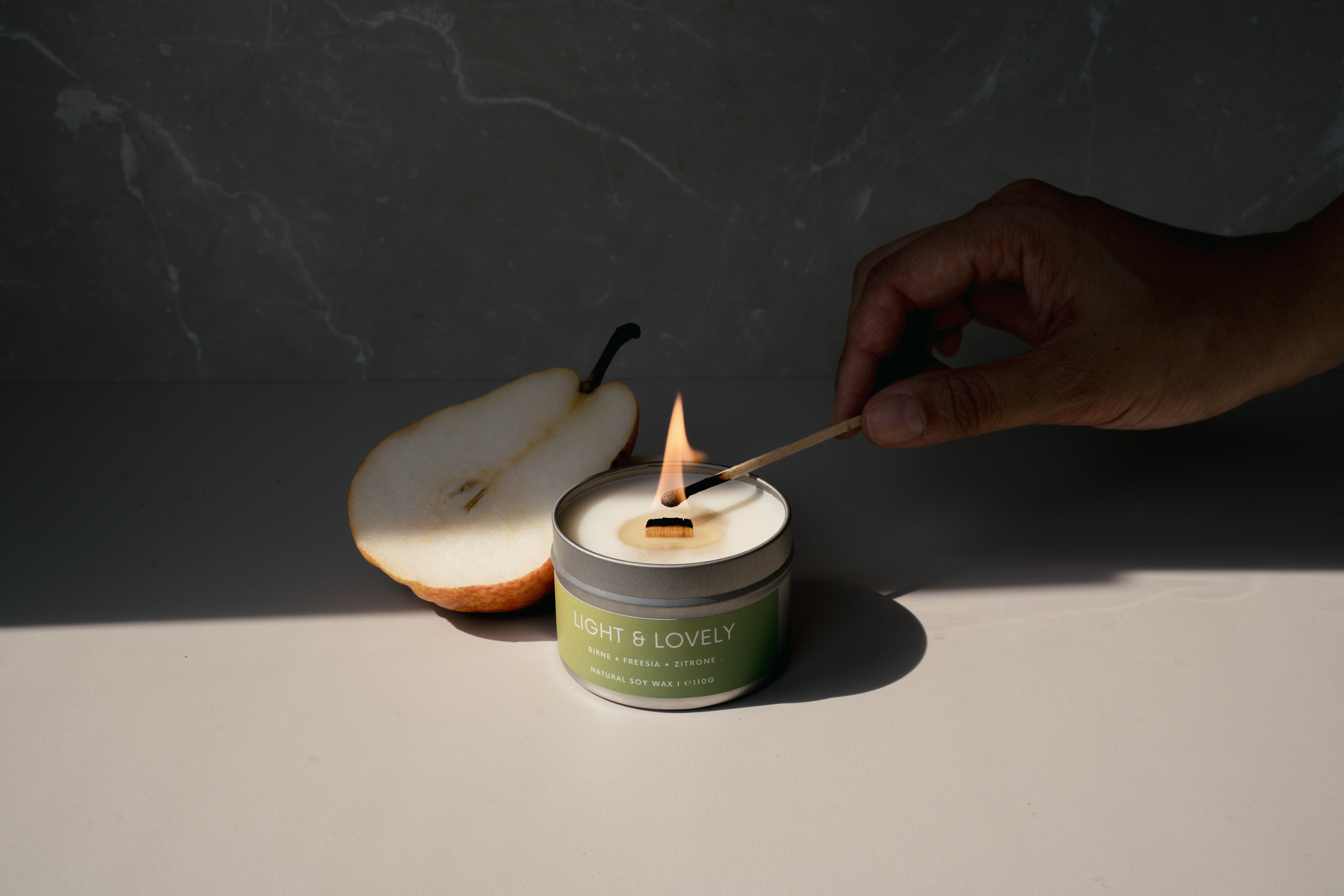 Candela profumata Light&Lovely - stoppino in legno e cera di soia